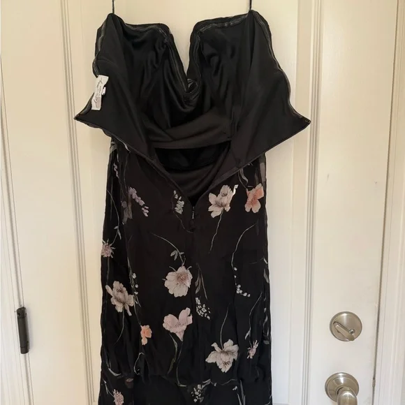 Katie May
Nami Gown - Picture 8 of 12